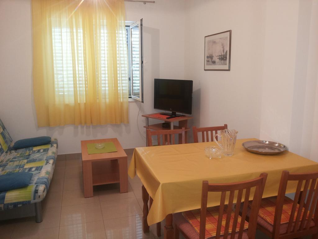 Apartment Gotovina Biograd Na Moru Ruang foto